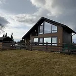 1084 метри над рівнем моря Шале