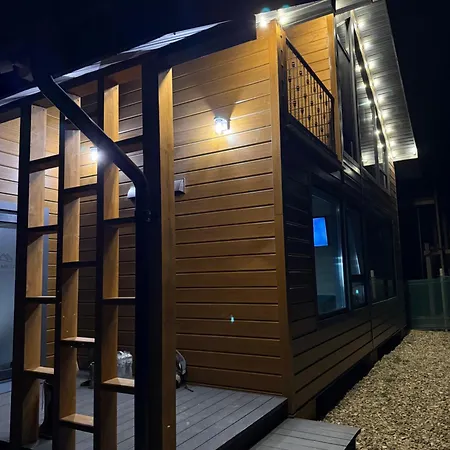 1084 метри над рівнем моря Chalet *